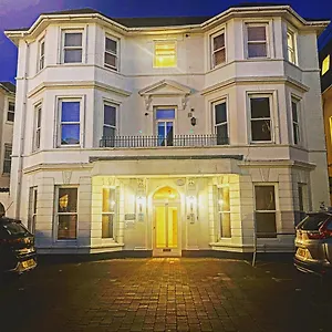 Luxury 2 Beds By The Sea Apartment